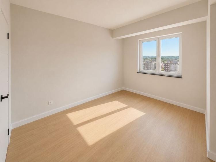 Apartament cu 3 camere semidecomandat în Sud