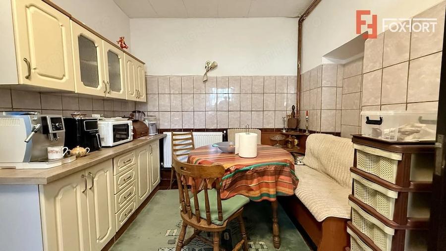 Casă cu 5 camere cu Teren 2540 Mp în Halânga