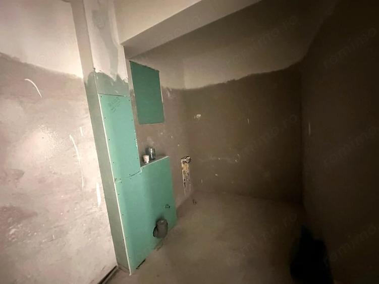Apartament cu 5 camere decomandat în Dobroești