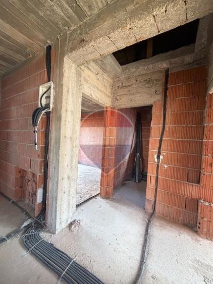 Casă individuală cu 4 camere cu Teren 350 Mp în Malu Mare