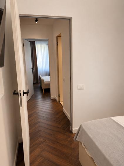 Apartament cu 3 camere semidecomandat, mobilat în Ștefan cel Mare
