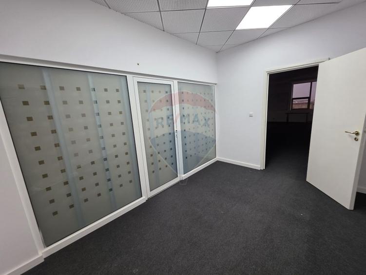 Birou, de 183.47999572754 mp, în Centrul Bancar
