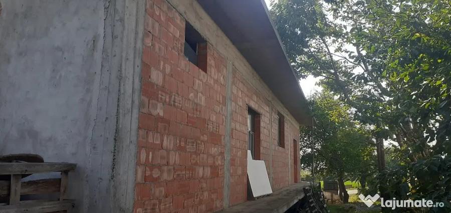 Casă cu 7 camere în Lisaura