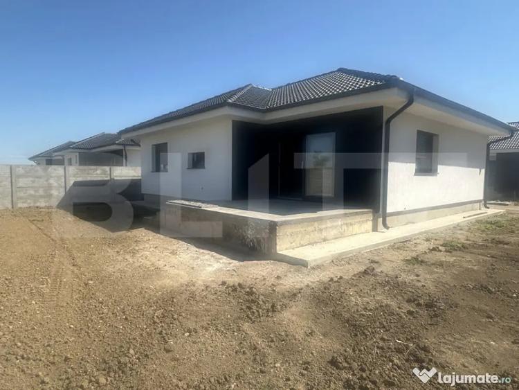 Casă cu 4 camere cu Teren 350 Mp în Odoreu