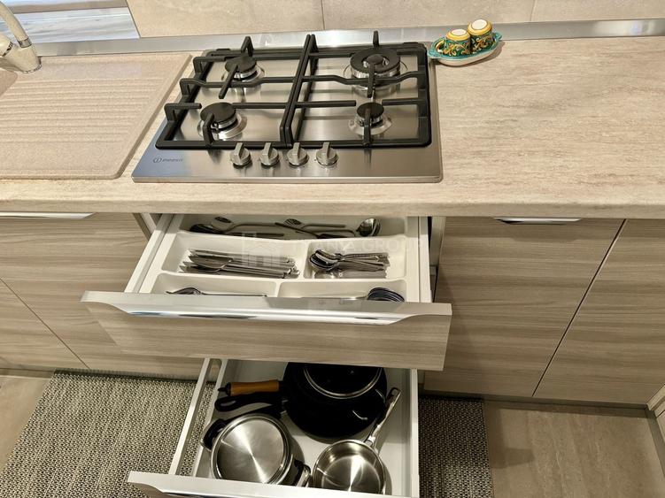 Apartament cu 2 camere semidecomandat, mobilat în Tractorul