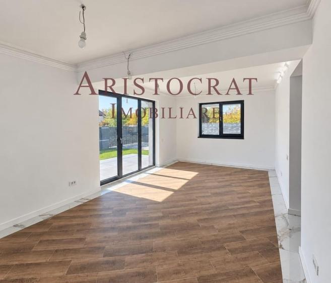 Casă cu 5 camere cu Teren 330 Mp în Corbeanca
