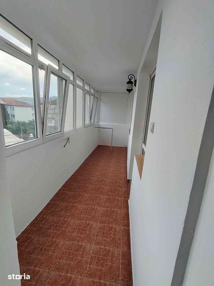 Apartament cu 4 camere decomandat în Cetate