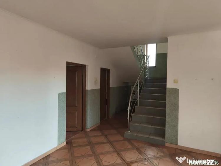 Casă cu 5 camere cu Teren 1600 Mp în Central