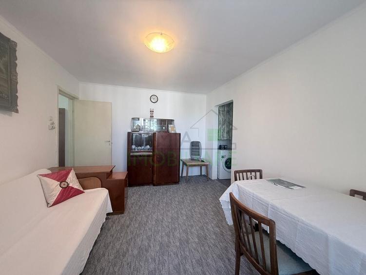 Apartament cu 2 camere semidecomandat, mobilat în Tractorul