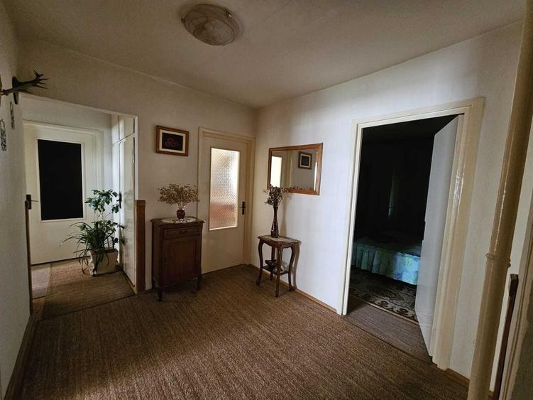 Apartament cu 4 camere decomandat în Central