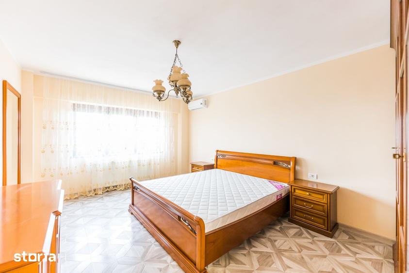 Apartament cu 3 camere în Intim