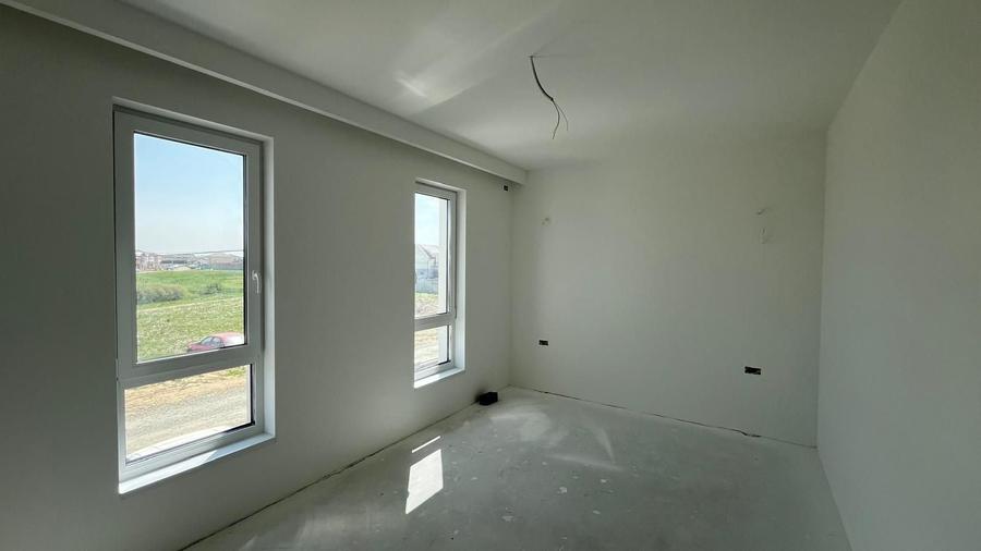 Duplex cu 4 camere cu Canalizare în Urseni