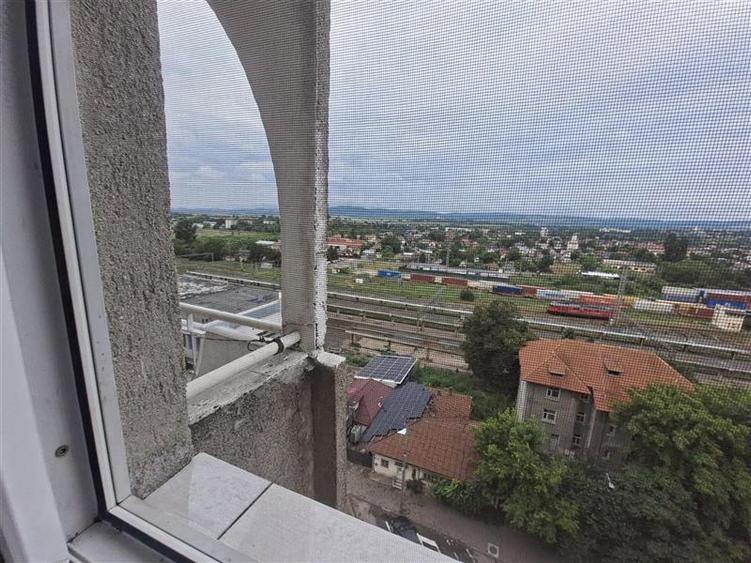 Garsonieră decomandată în 9 Mai