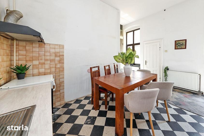Apartament cu 6 camere în Centrul Istoric