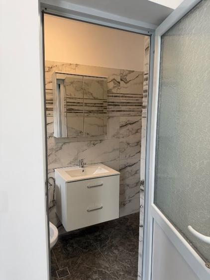 Apartament cu 2 camere semidecomandat în Craiovei
