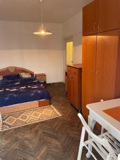 Garsonieră decomandată, mobilată în Unirii