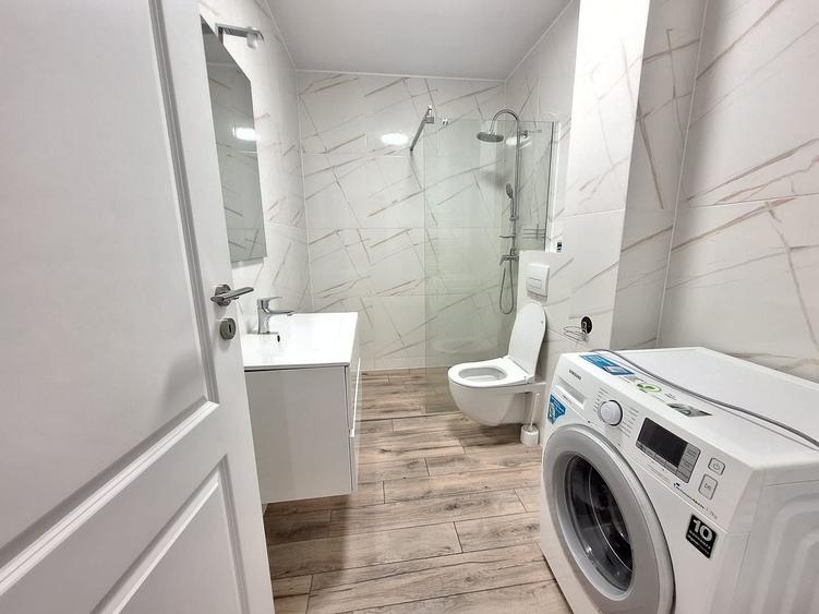Apartament cu 3 camere semidecomandat în Florești