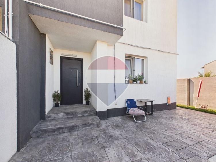 Duplex cu 4 camere cu Teren 250 Mp în Domnești