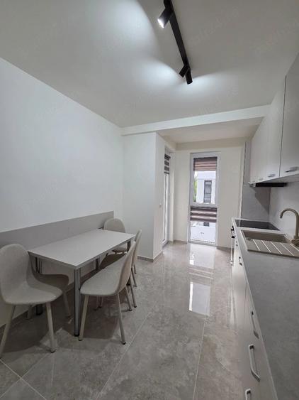 Apartament cu 3 camere decomandat în Aradului