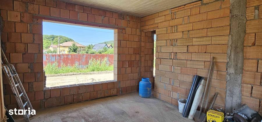 Casă cu 3 camere cu Teren 566 Mp în Corunca