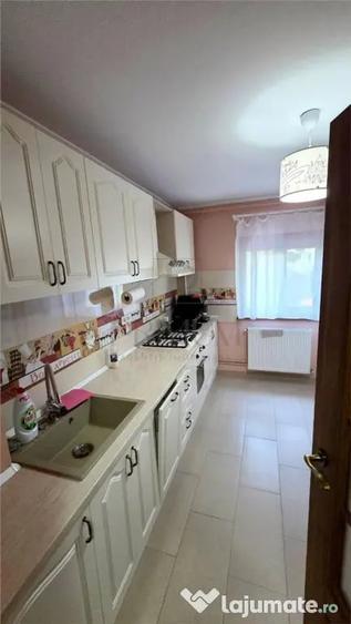 Apartament cu 3 camere decomandat în Torontalului