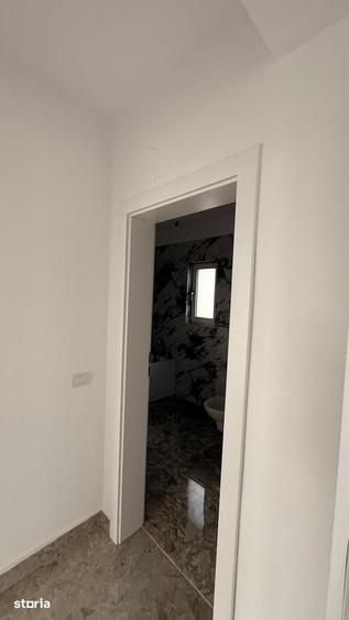 Casă cu 4 camere semidecomandat cu Teren 400 Mp în Miroslava