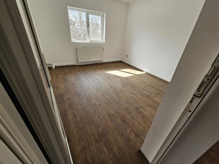 Casa-Vila in BANEASA- SISESTI. Bucatarie si Baie mobilate. 2 parcari interioare - 3