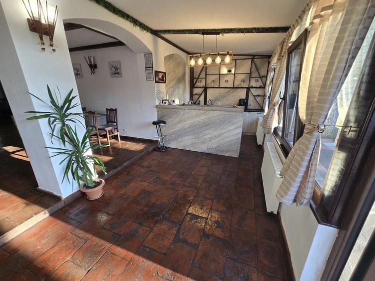 Spațiu comercial, de 230 mp, în Periferie