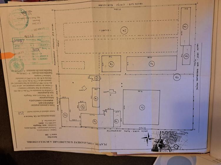 Casă cu 9 camere cu Teren 2375 Mp în Central