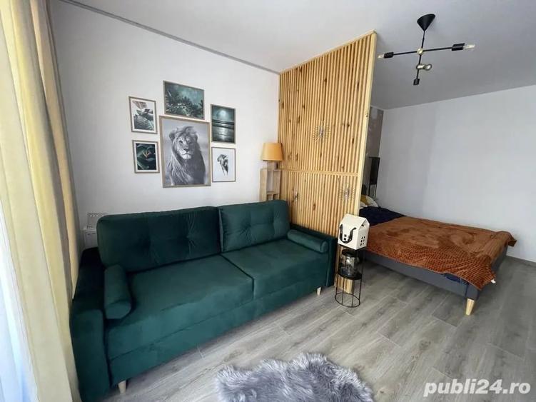 Garsonieră decomandată în Titan