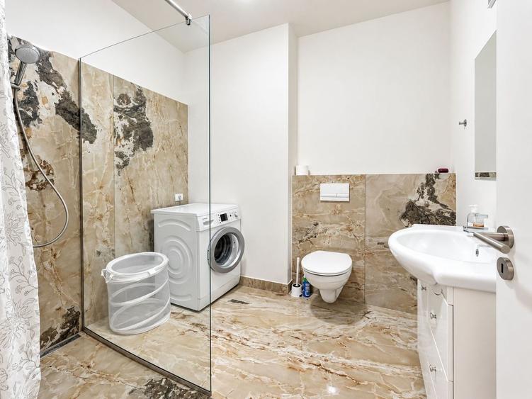 Apartament cu 3 camere semidecomandat, mobilat în Giroc