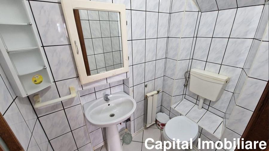 Apartament cu 3 camere semidecomandat în Central