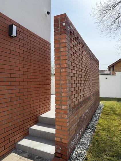 Casă individuală cu 5 camere cu Canalizare în Lipovei