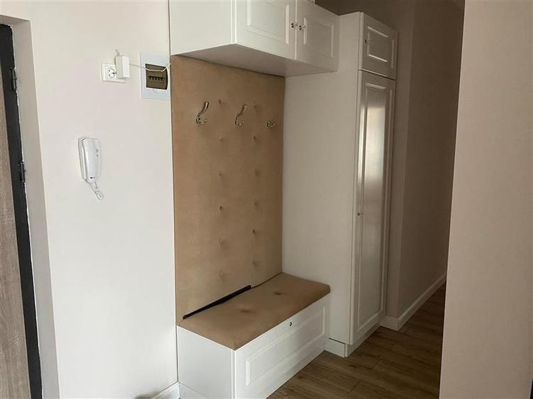 Apartament cu 3 camere decomandat în Aeroport