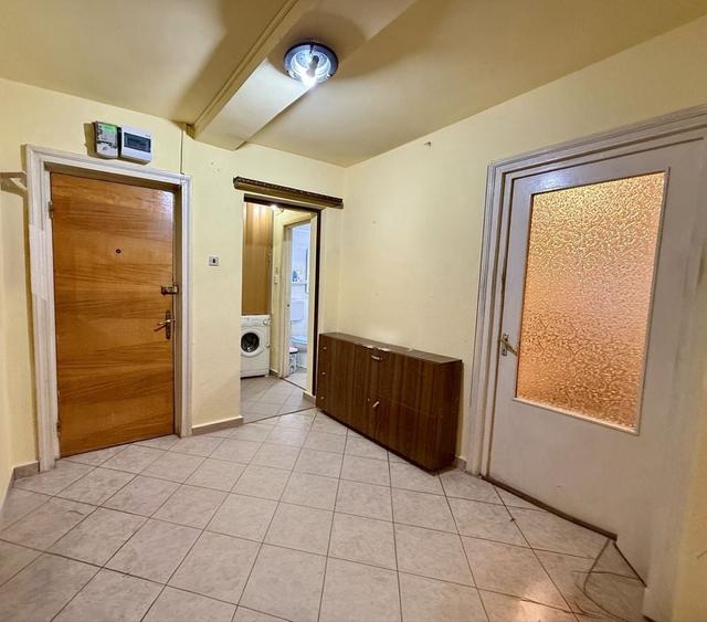 Apartament cu 3 camere decomandat în Popoveni