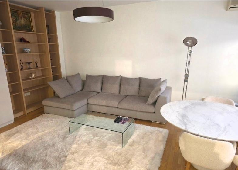 Apartament cu 4 camere decomandat, mobilat în Primăverii
