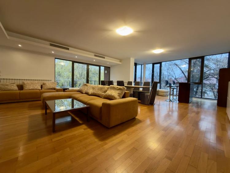 Apartament cu 5 camere decomandat, mobilat în Dorobanți