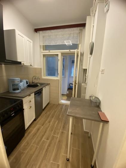 Apartament cu 3 camere semidecomandat, mobilat în Gara de Nord