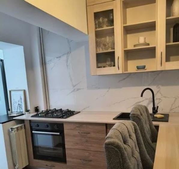 Apartament cu 2 camere decomandat în Splaiul Unirii