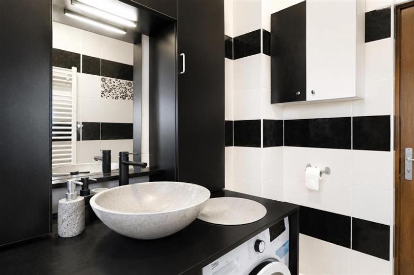 Apartament cu 2 camere decomandat în Tractorul