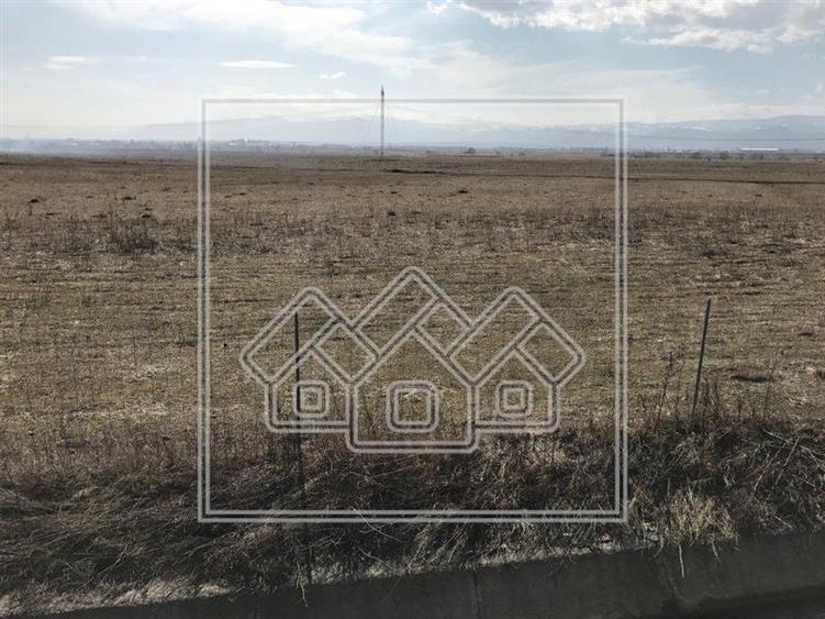 Teren agricol extravilan de 10000 mp, în Aeroport