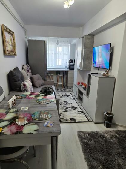 Apartament semidecomandat în Valea Adâncă