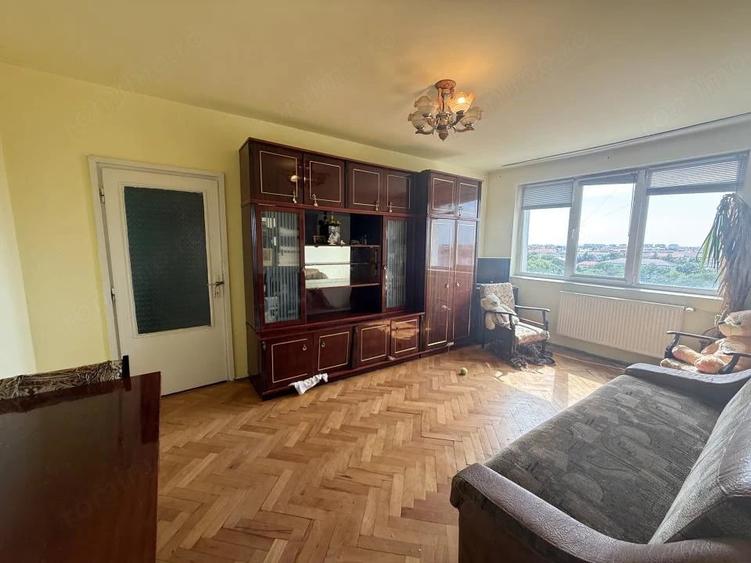 Apartament cu 3 camere semidecomandat în Girocului