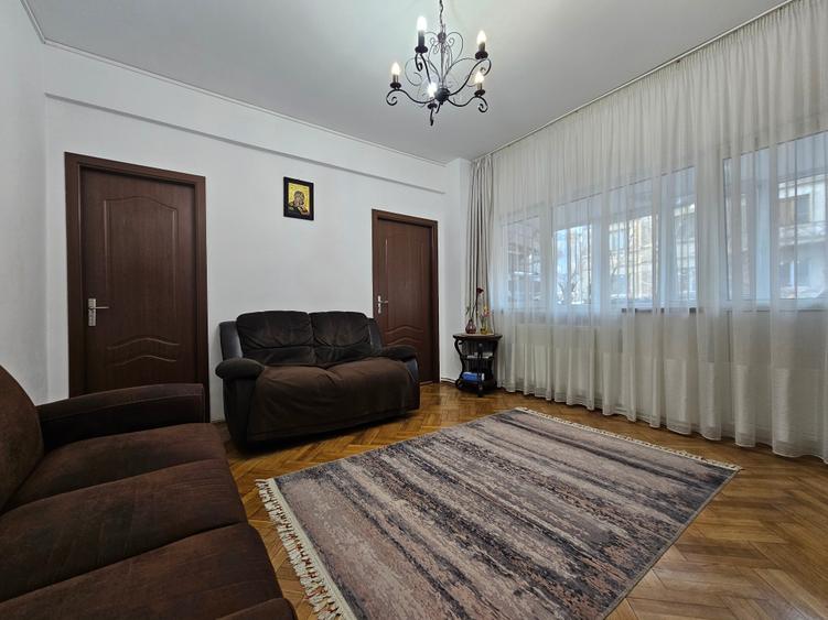 Apartament cu 3 camere semidecomandat, mobilat în Armeneasca