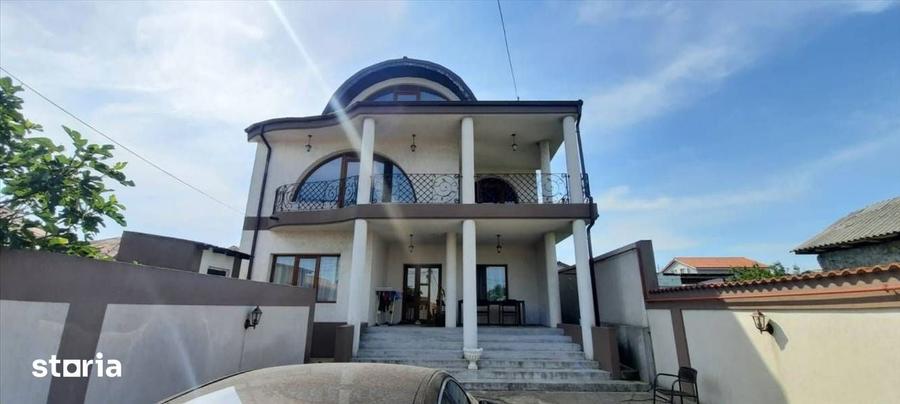 Casă cu 8 camere cu Teren 320 Mp în Cumpăna