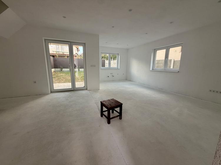 Duplex cu 4 camere cu Canalizare în Giarmata