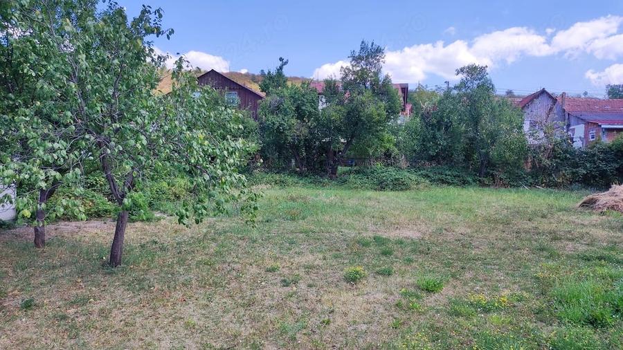 Casă cu Teren 1000 Mp în Central