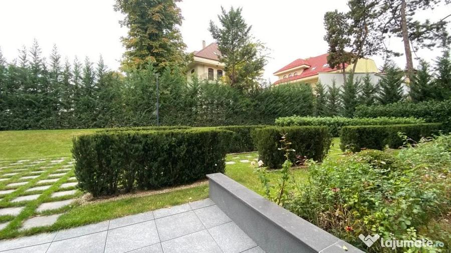 Apartament cu 5 camere decomandat în Kiseleff