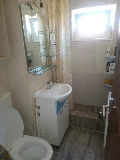 Apartament cu 4 camere semidecomandat în Petros