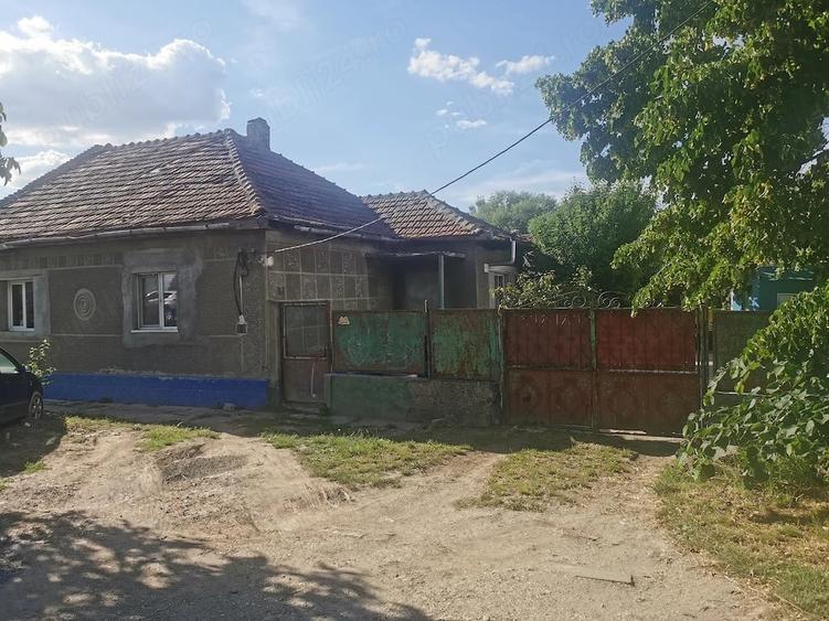 Casă cu Teren 2600 Mp în Ghiroda